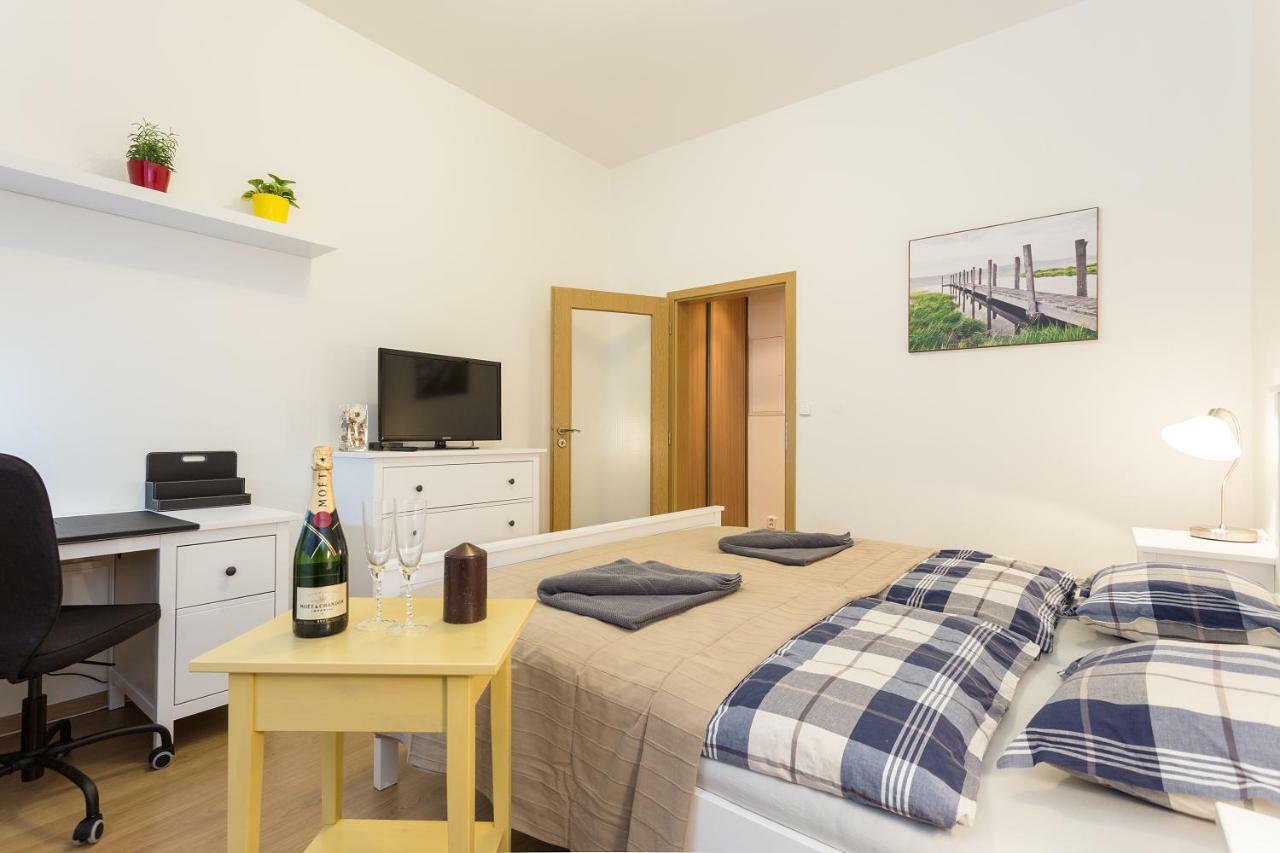 Perunova Apartments プラハ エクステリア 写真